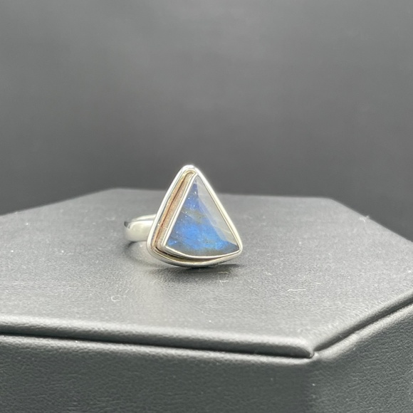 Natural Labradorite Trillion Cut Sterling Silver Ring (Size 8) - Picture 2 of 7